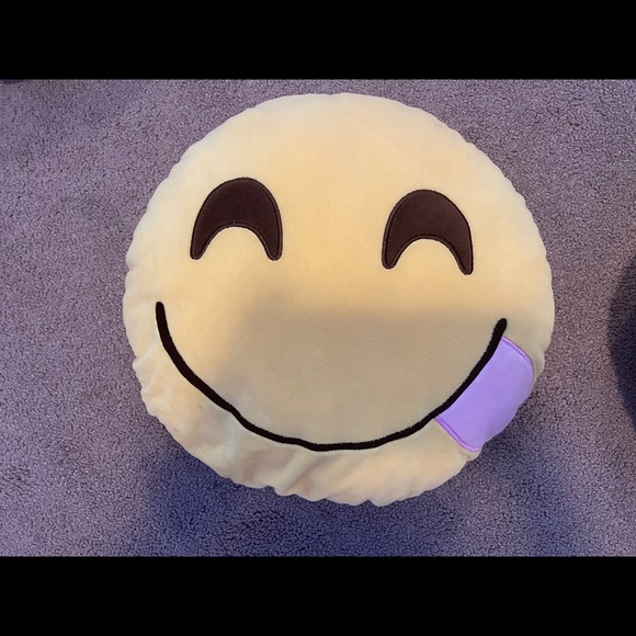2 emoji pillows - Picture 2 of 4